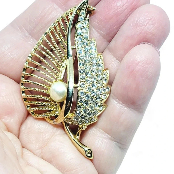 Vintage Gold Toned Leaf Brooch with Rhinestone and Faux Pearl Accent - Picture 4 of 7